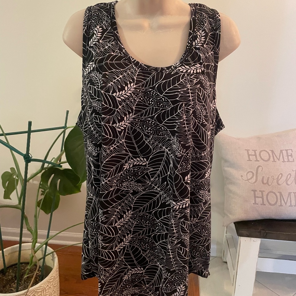 Black and White Leaf print tank